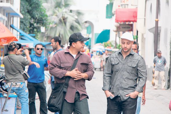 Salah satu scene dalamsinetron InsyaAllah Ada Jalan lakonan Maher Zain dan Fadly